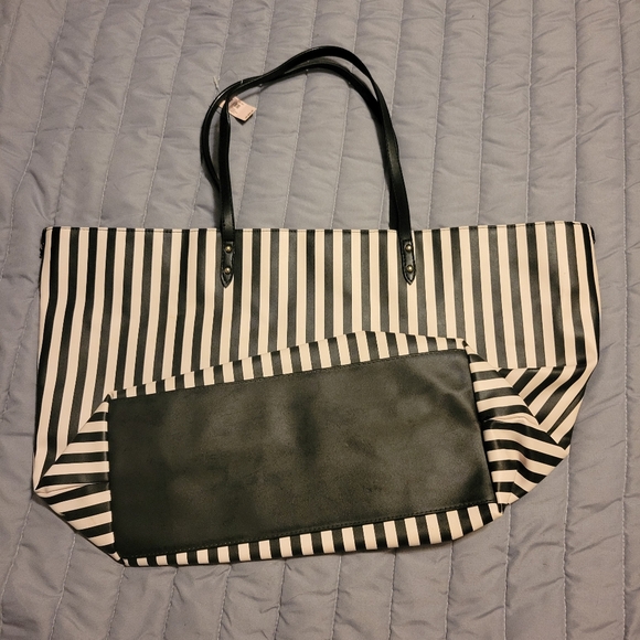 Victoria’s Secret - Weekender Tote - Picture 2 of 12